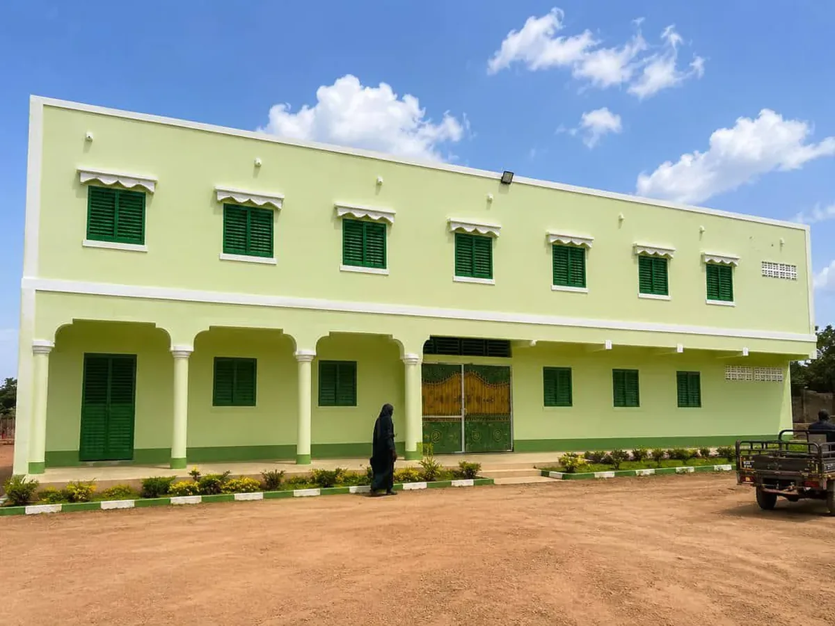 La façade du Complexe Scolaire Francoarabe GNIETAA, à Bamako, dont nous avons réalisé le site.